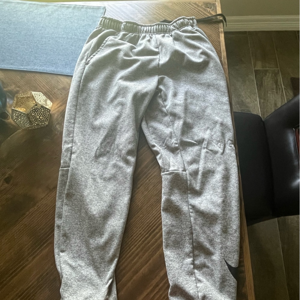 grey nike sweat pants large